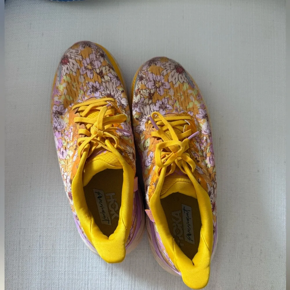 HOKA X FREE PEOPLE MOVEMENT CLIFTON SIZE 9 - Picture 2 of 5